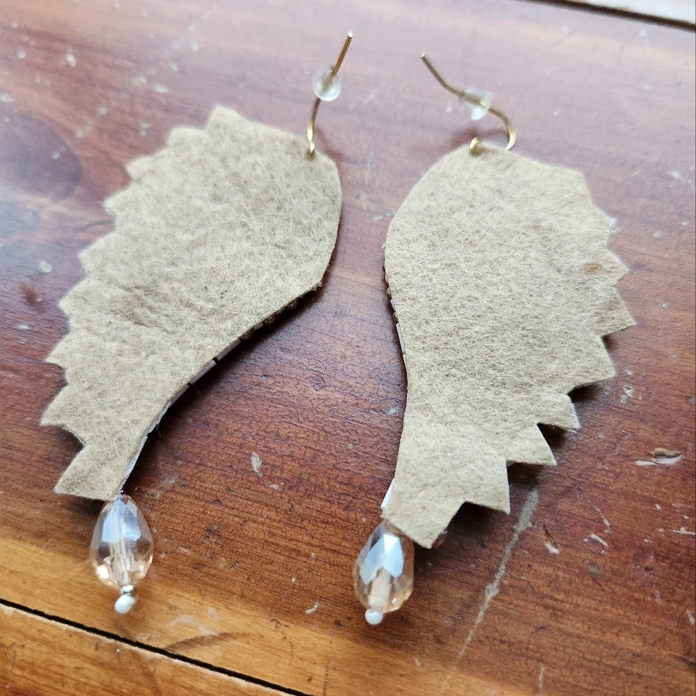 Sold!! Creamy White Angel Wings Pierced Earrings - Picture 4 of 15